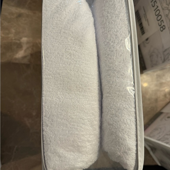 Cal KING mattress protector - Picture 2 of 5